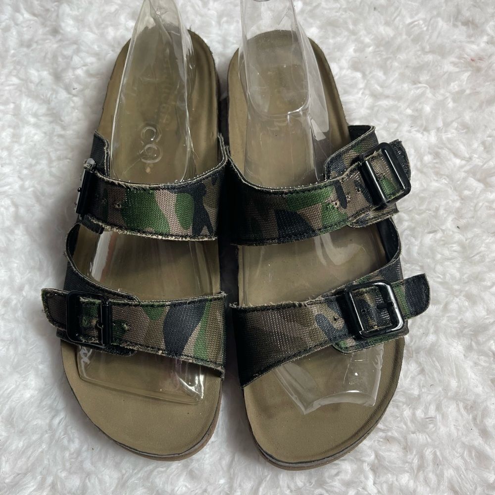Madden Teddy T camouflage slide on foot bed sandals SZ10M